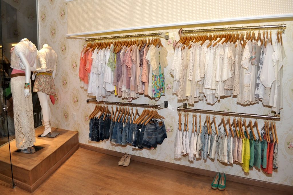 Loja de roupas femininas oferece produtos diferenciados e para