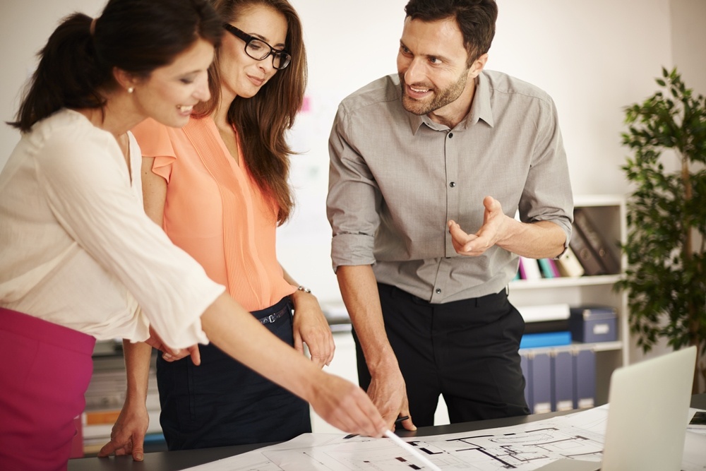 Empreendedores participando de uma seção de consultoria