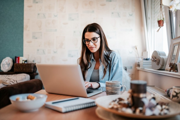 Empreendedora que implantou uma plataforma de consultoria online em sua empresa