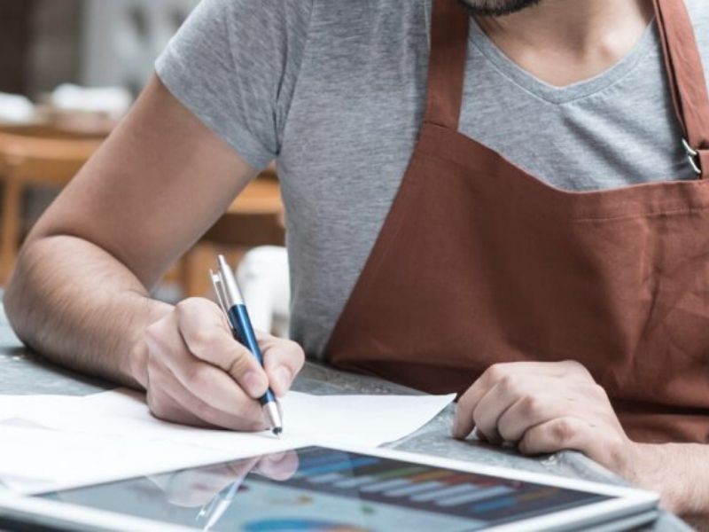 Empreendedora procurando por um escritório de contabilidade em Goiânia