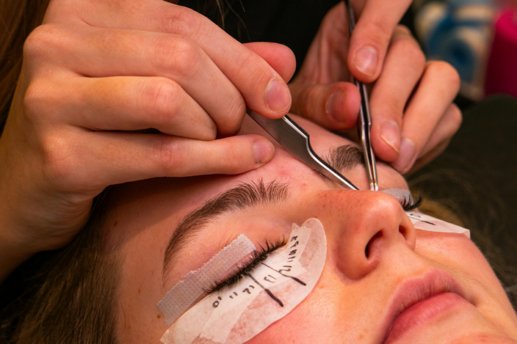 Ganhar dinheiro com curso de extensão de cílios
