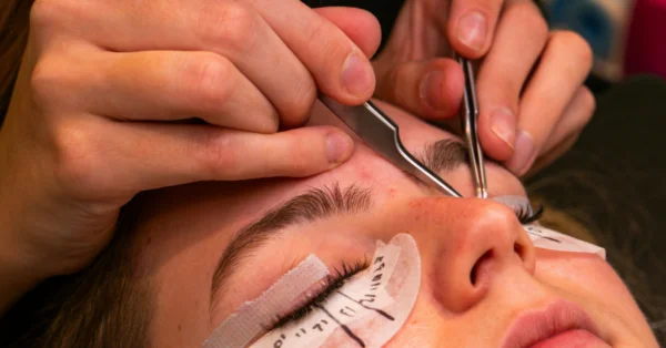 Ganhar dinheiro com curso de extensão de cílios